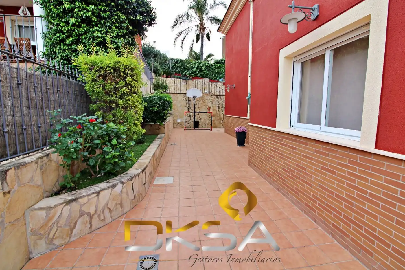 Vista exterior de Casa o xalet en venda en Benicasim / Benicàssim amb Aire condicionat, Calefacció i Jardí privat