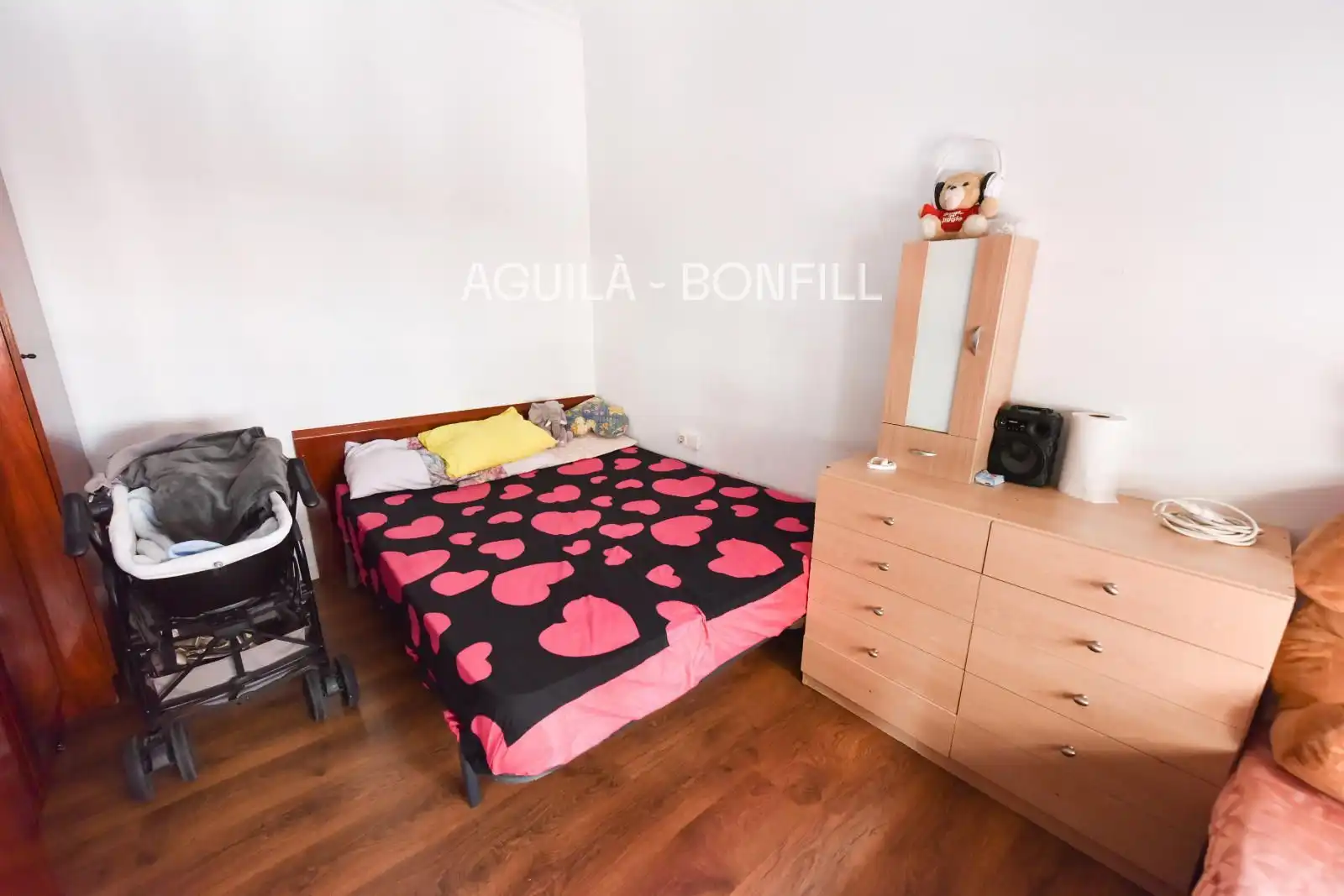 Bedroom of Flat for sale in Barcelona