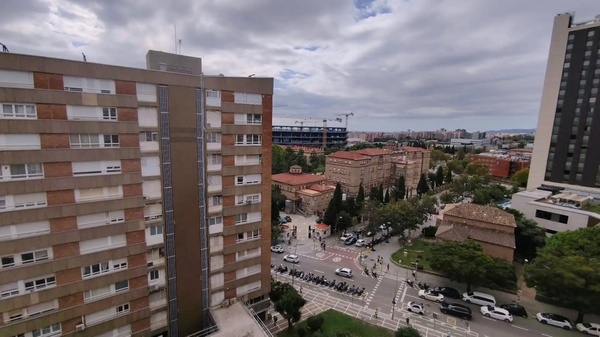 Vista exterior de Piso en venta en Barcelona con Calefacción, Parquet y Horno