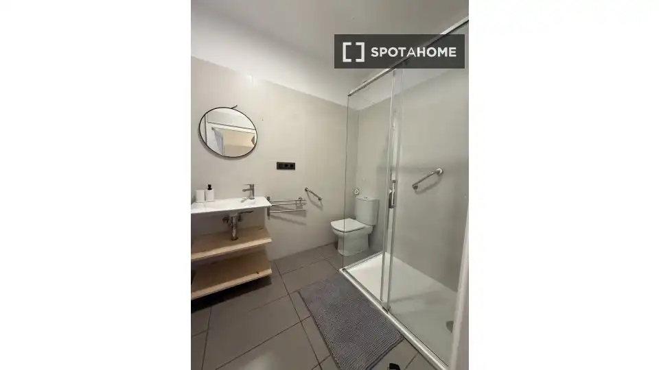 Bathroom of Flat for rent in Barcelona  with Air Conditioner, Heating and Furnished