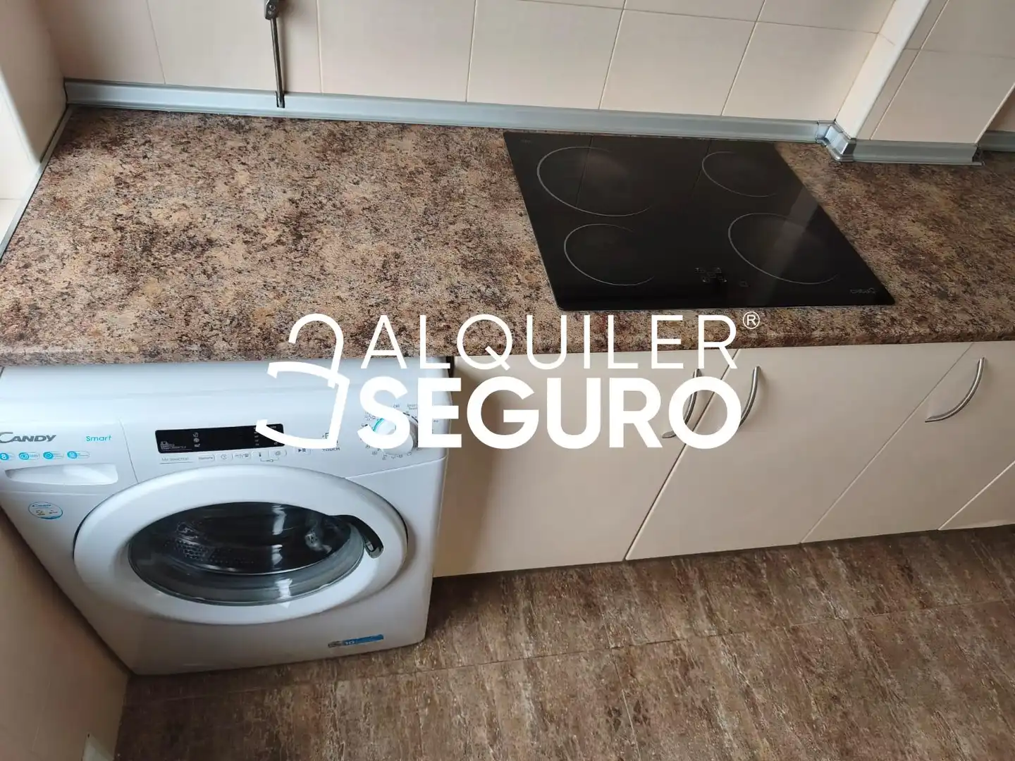 Cuina de Pis de lloguer en Sevilla amb Aire condicionat