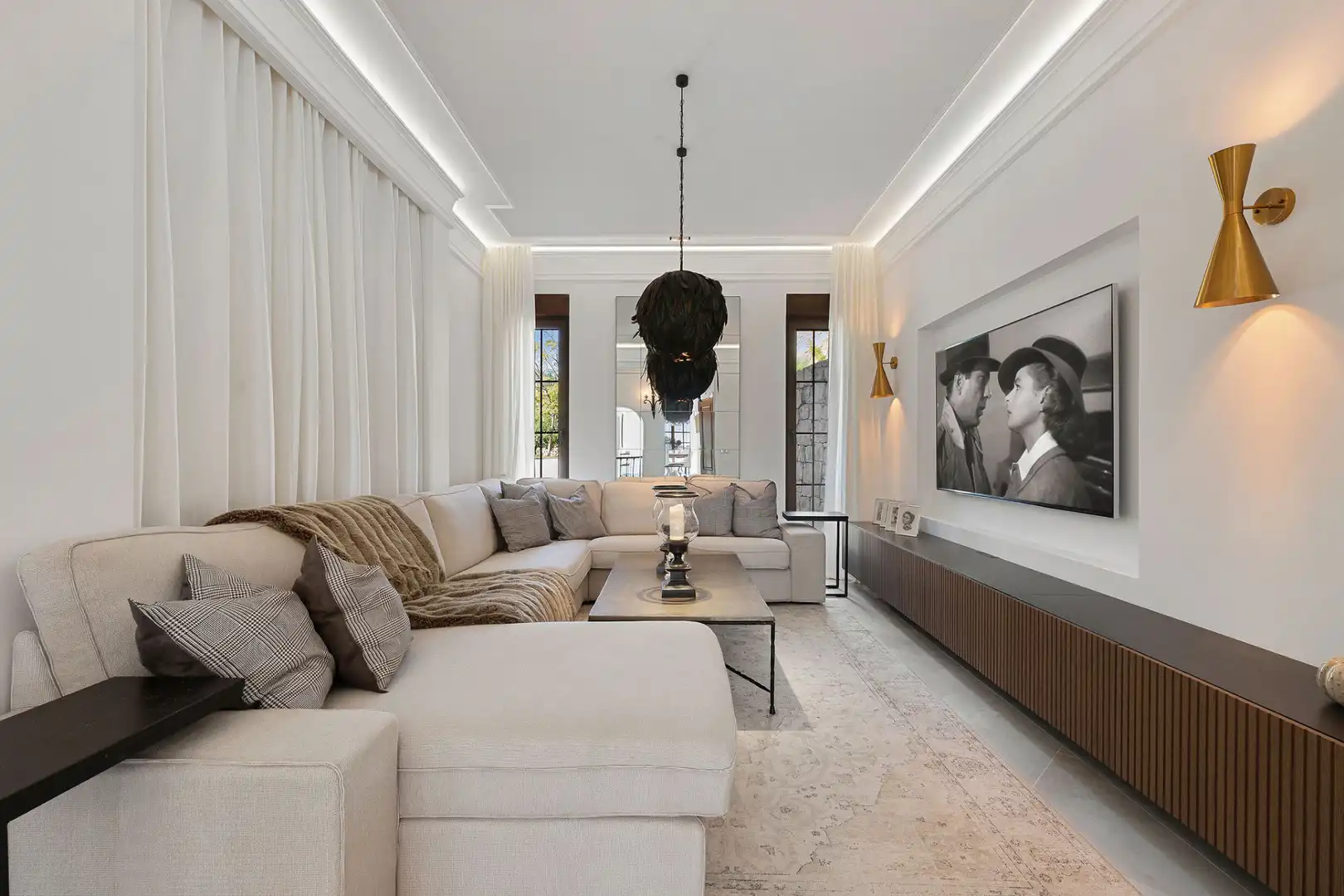 Living room of Houses for sale in Benahavís  with Air Conditioner, Private garden and Swimming Pool
