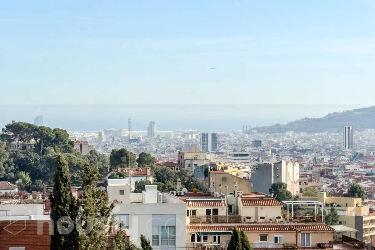 Vista exterior de Casa o xalet en venda en Barcelona amb Aire condicionat, Calefacció i Jardí privat
