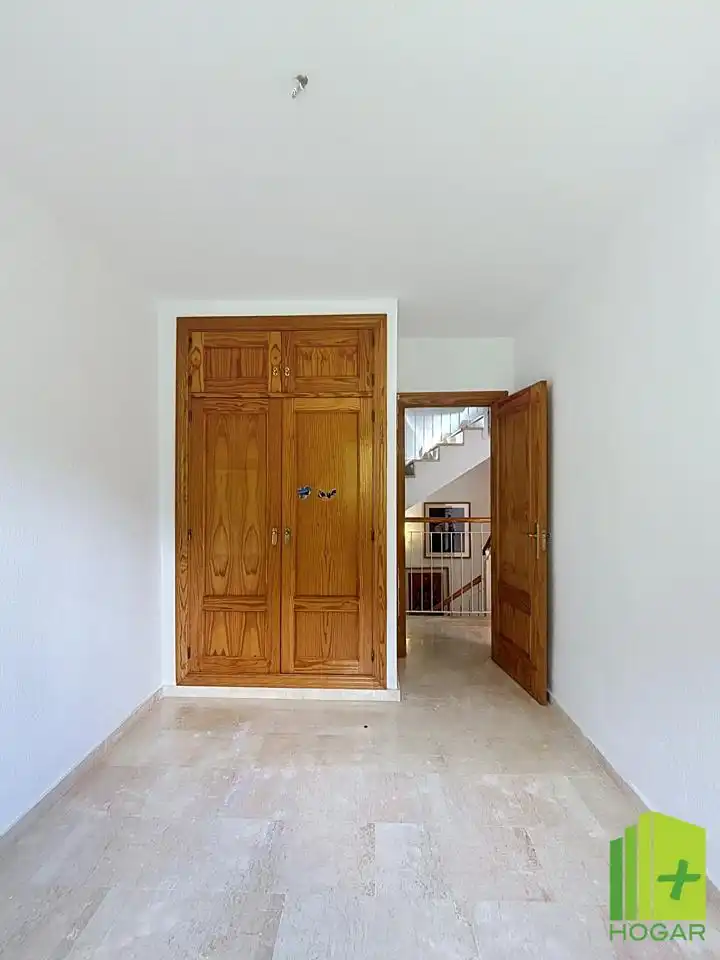 Casa adosada en venta en Jaén con Aire acondicionado, Jardín privado y Terraza