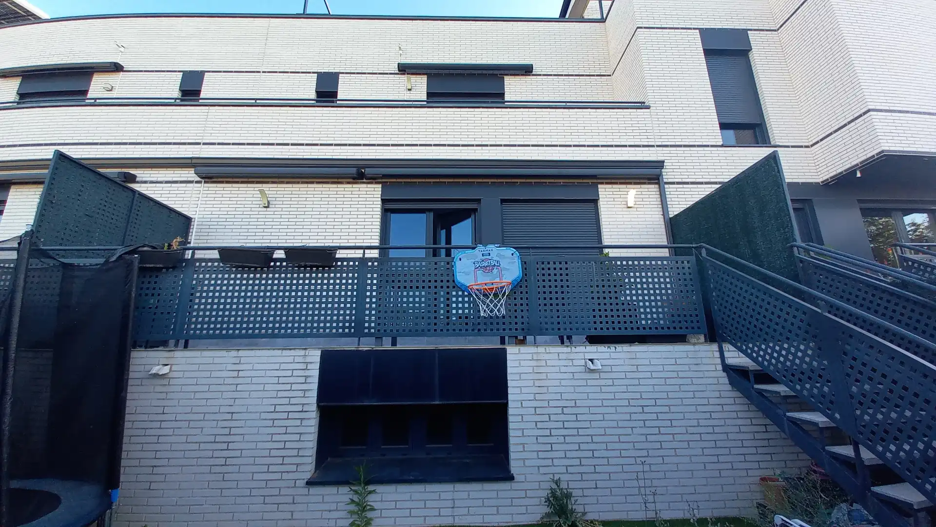 Vista exterior de Casa adosada en venta en Colmenar Viejo con Aire acondicionado, Calefacción y Jardín privado