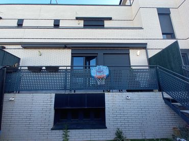 Terraced house with balcony for sale in Calle de Pepe Colmenar