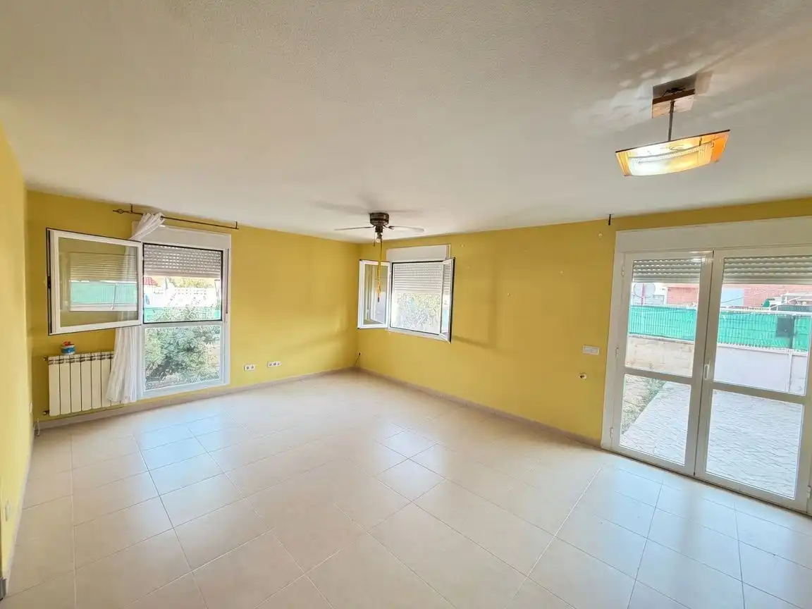 Living room of Houses for sale in Yunquera de Henares  with Terrace