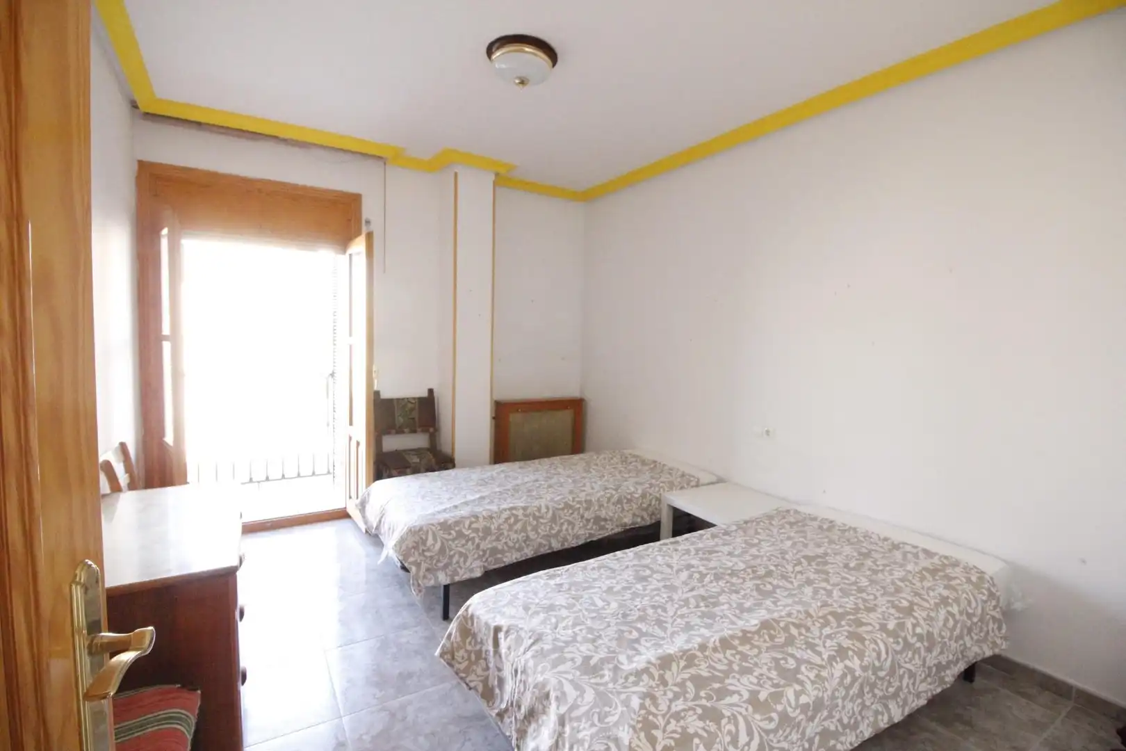 Dormitori de Casa o xalet en venda en Baza amb Calefacció i Balcó