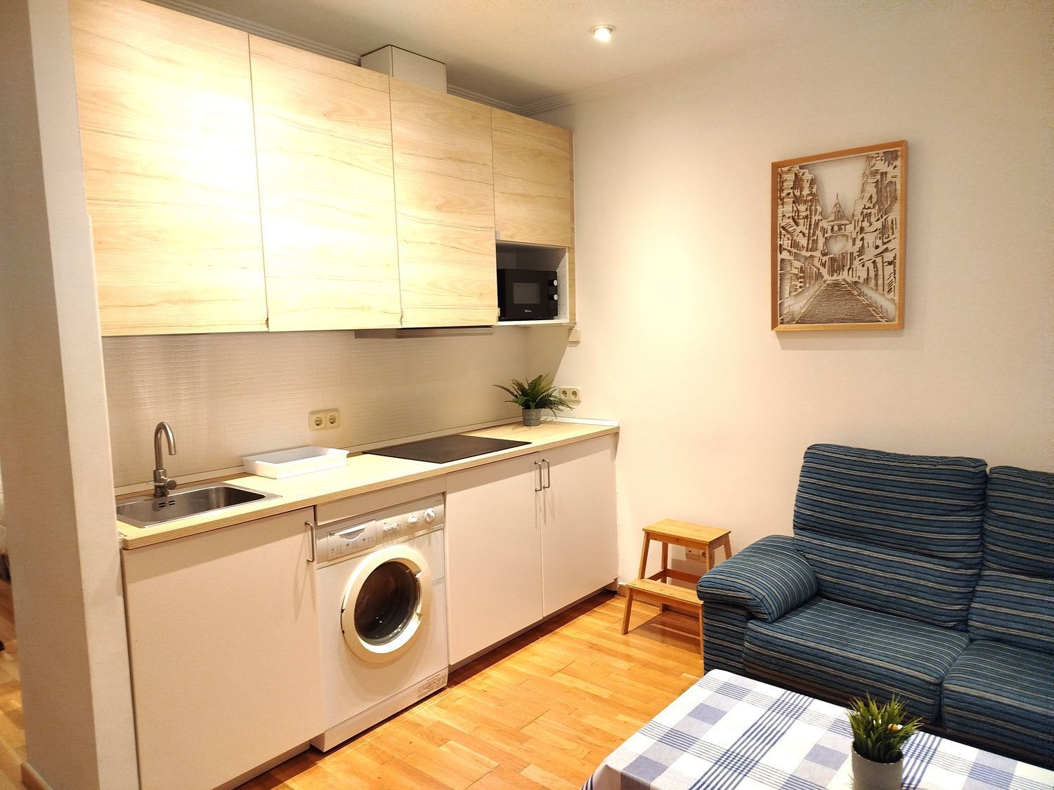 Cuina de Apartament de lloguer en  Madrid Capital amb Aire condicionat