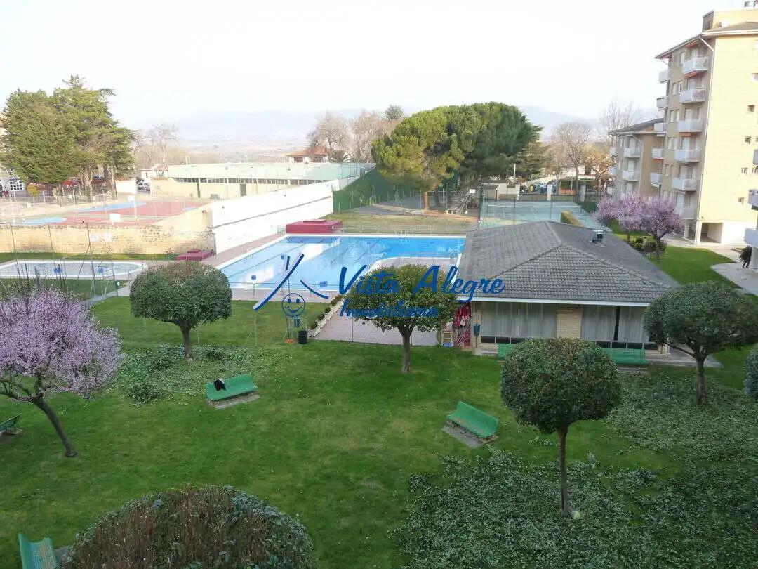 Piscina de Piso de alquiler en Haro con Jardín privado, Terraza y Piscina