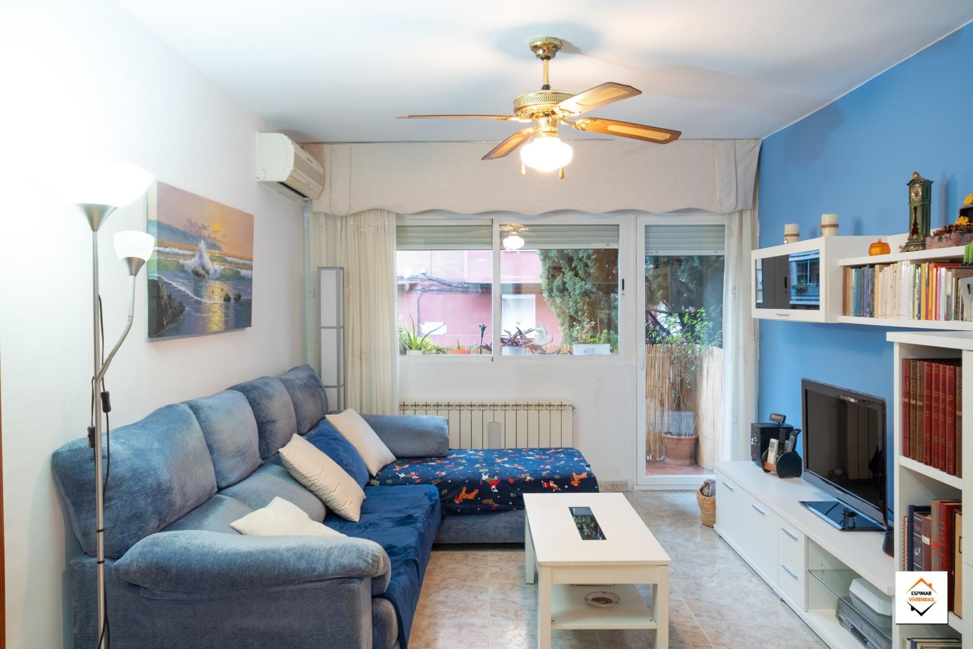 Living room of Flat for sale in  Zaragoza Capital  with Air Conditioner, Heating and Balcony