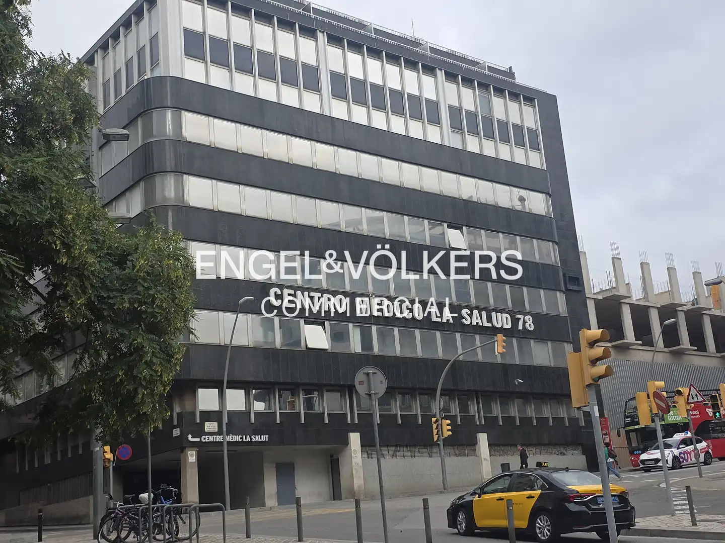 Exterior view of Office for sale in Barcelona  with Air Conditioner and Furnished