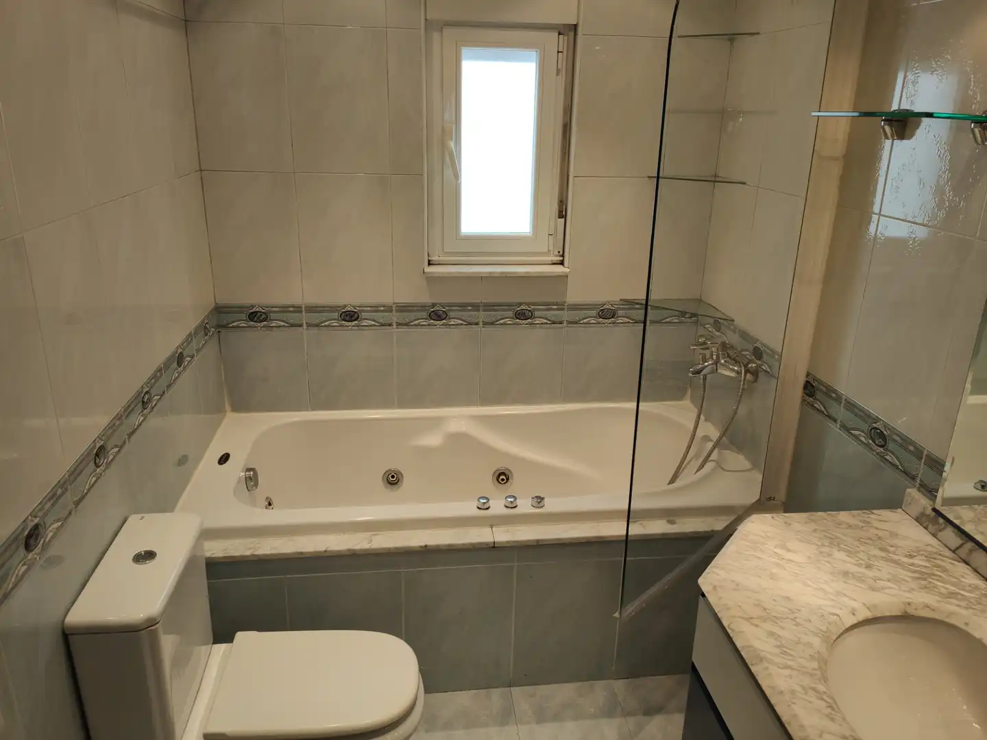 Badezimmer von Wohnung zum Verkauf in Santa Marta de Tormes mit Heizung, Parkett und Möbliert