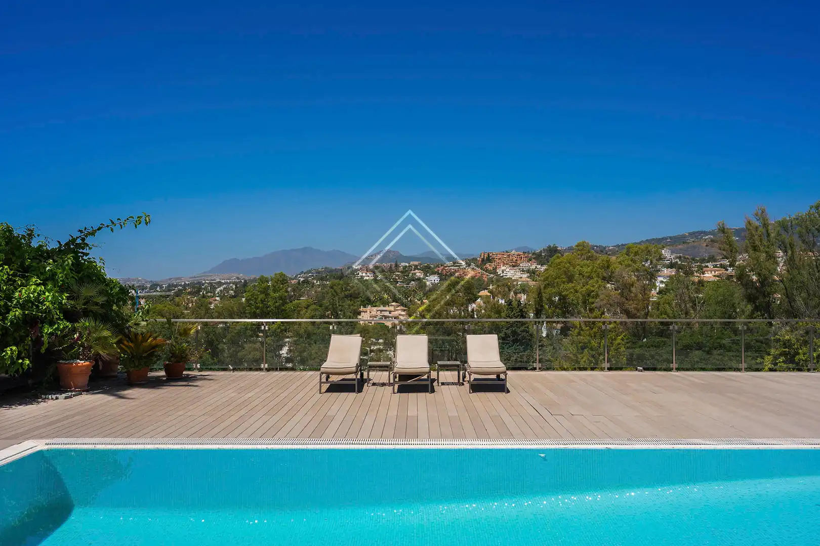 Terrassa de Casa o xalet en venda en Marbella amb Aire condicionat, Calefacció i Jardí privat