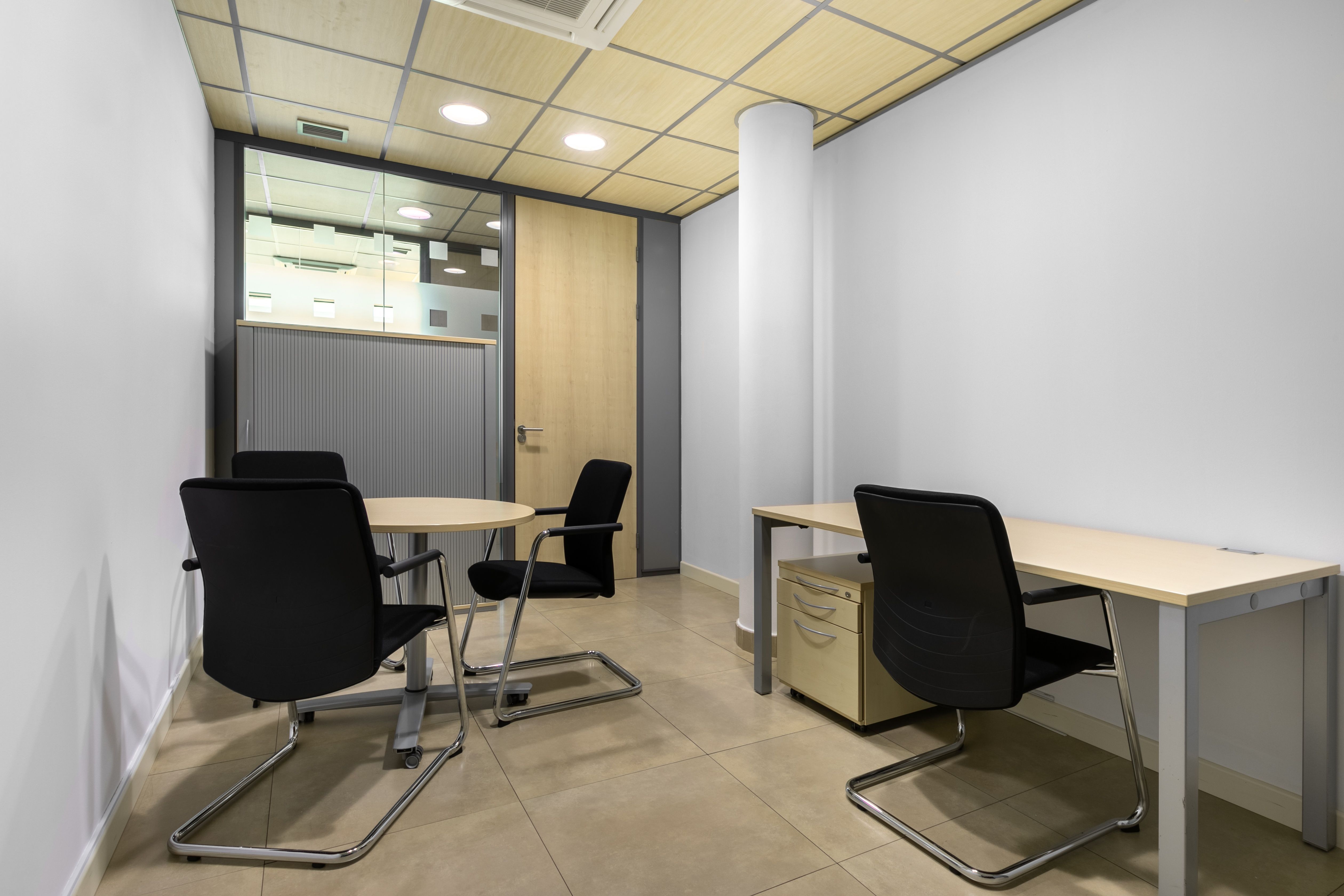 Office to rent in Málaga Capital  with Air Conditioner, Heating and Furnished