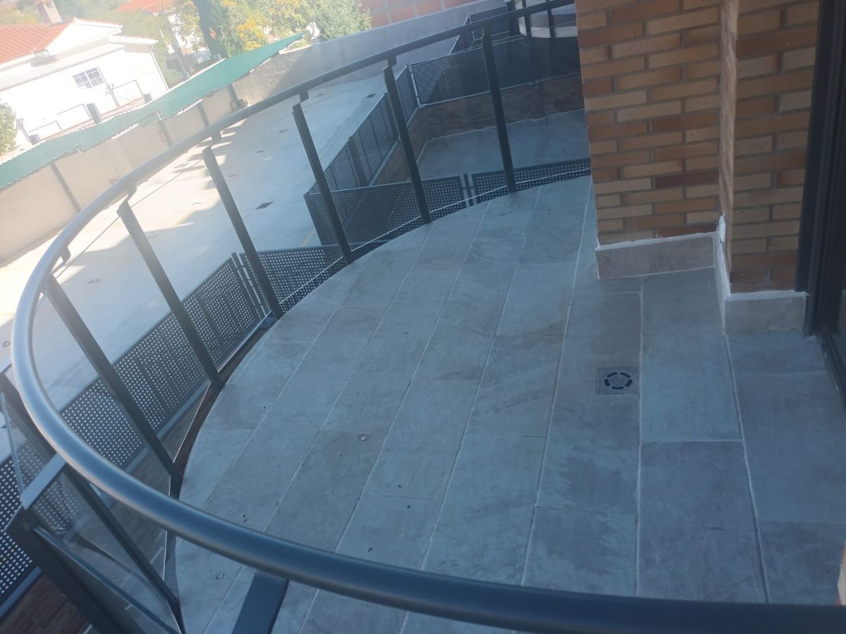 Terrassa de Pis de lloguer en Brunete amb Aire condicionat, Terrassa i Traster