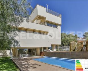 Vista exterior de Casa o xalet en venda en Sitges amb Aire condicionat, Terrassa i Piscina