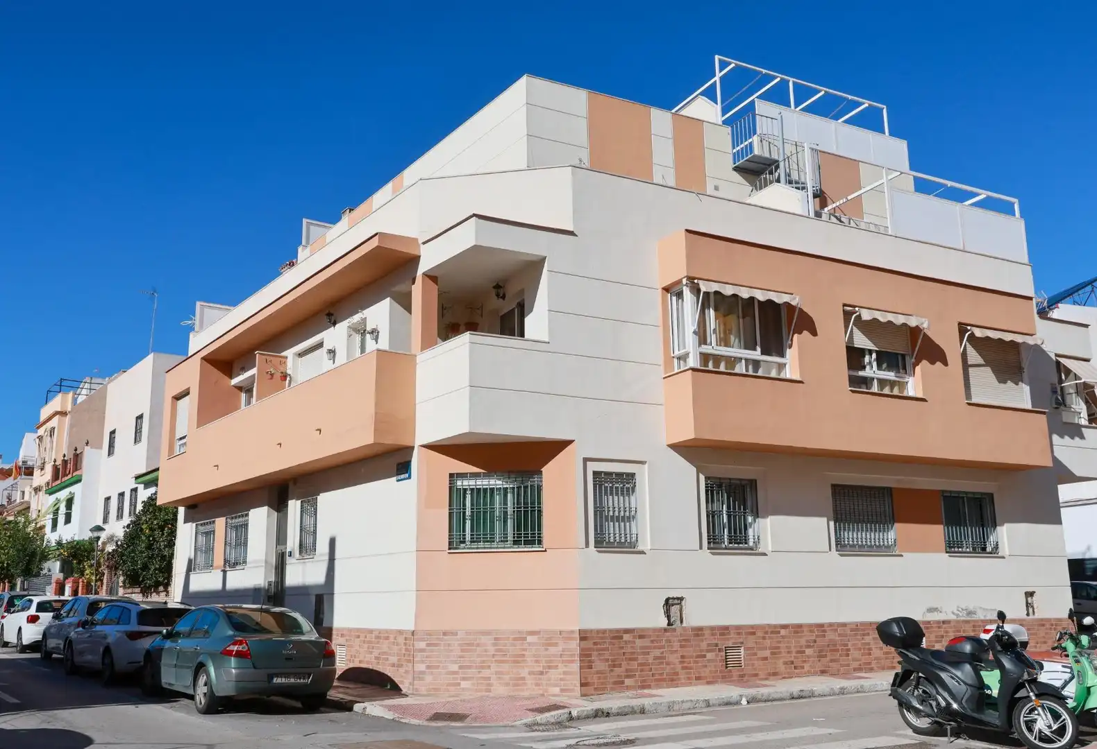Vista exterior de Planta baja en venta en Málaga con Aire acondicionado, Calefacción y Alarma