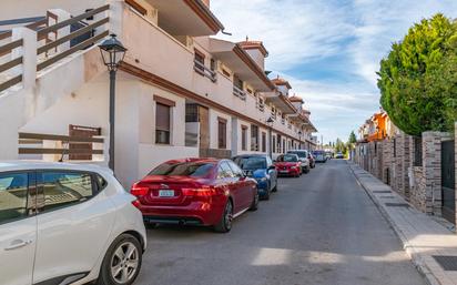 Vista exterior de Apartament en venda en Cogollos de la Vega amb Terrassa, Traster i Piscina comunitària