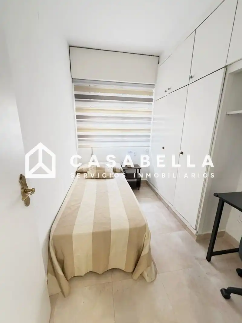 Schlafzimmer von Wohnung zur Miete in Valencia mit Klimaanlage, Heizung und Terrasse