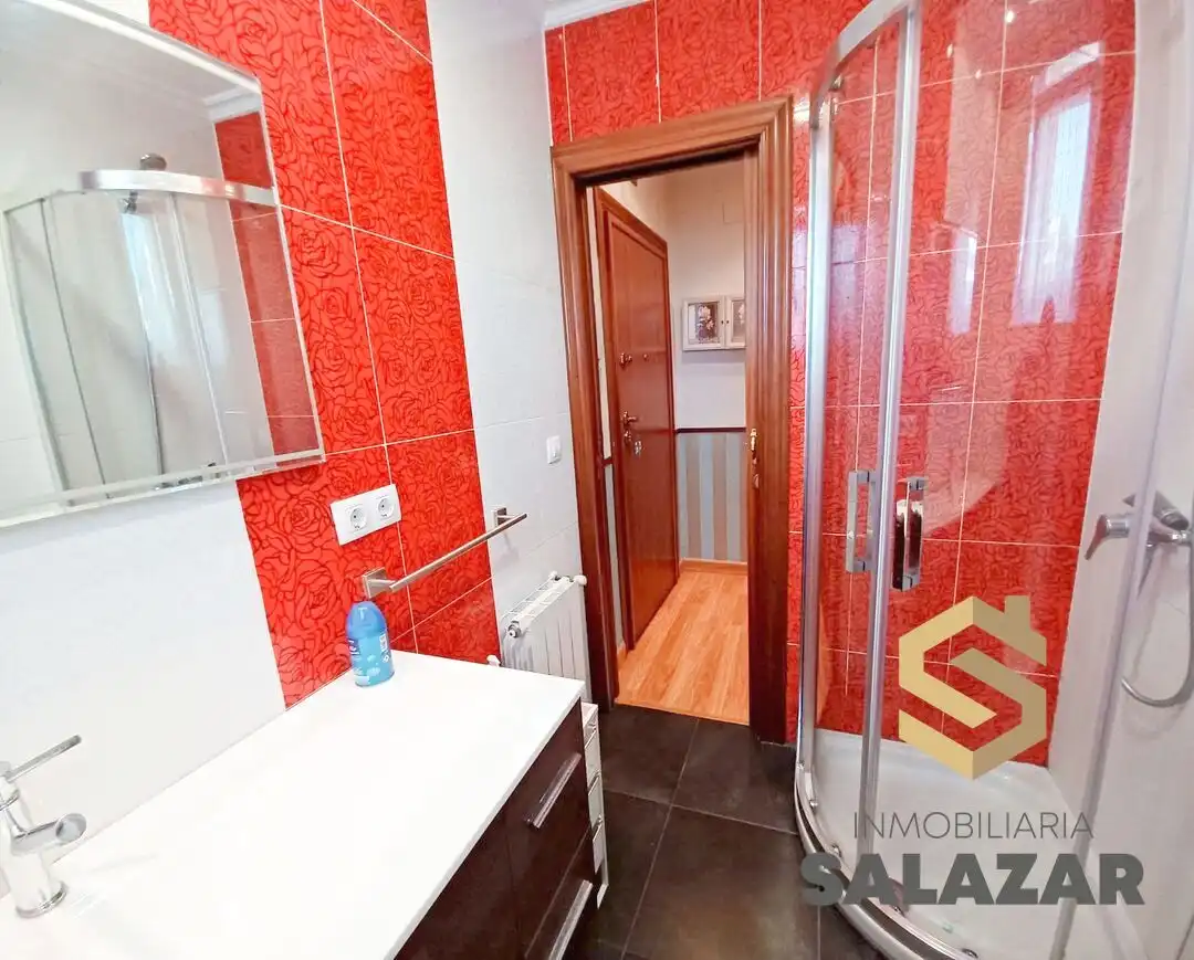 Baño de Piso de alquiler en Bilbao  con Calefacción y Trastero