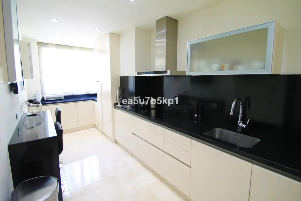 Apartamento con piscina en venta en Benahavís pueblo, imagen 11