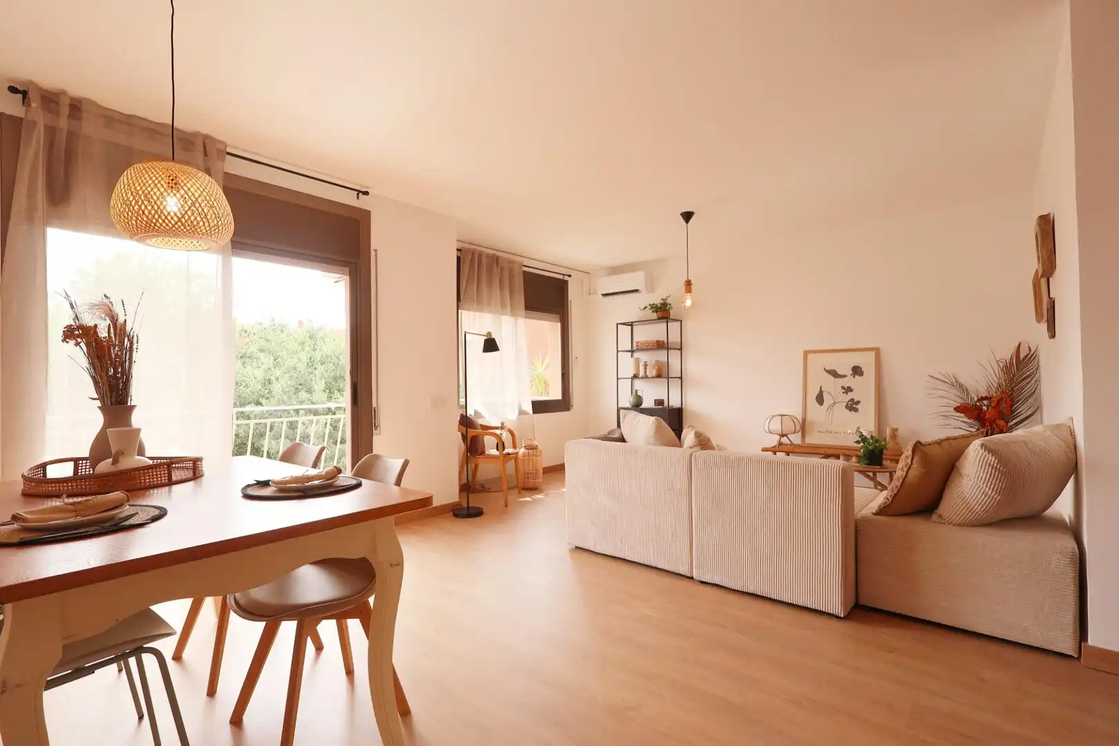 Sala de estar de Piso en venta en Vilanova i la Geltrú con Parquet, Trastero y Balcón