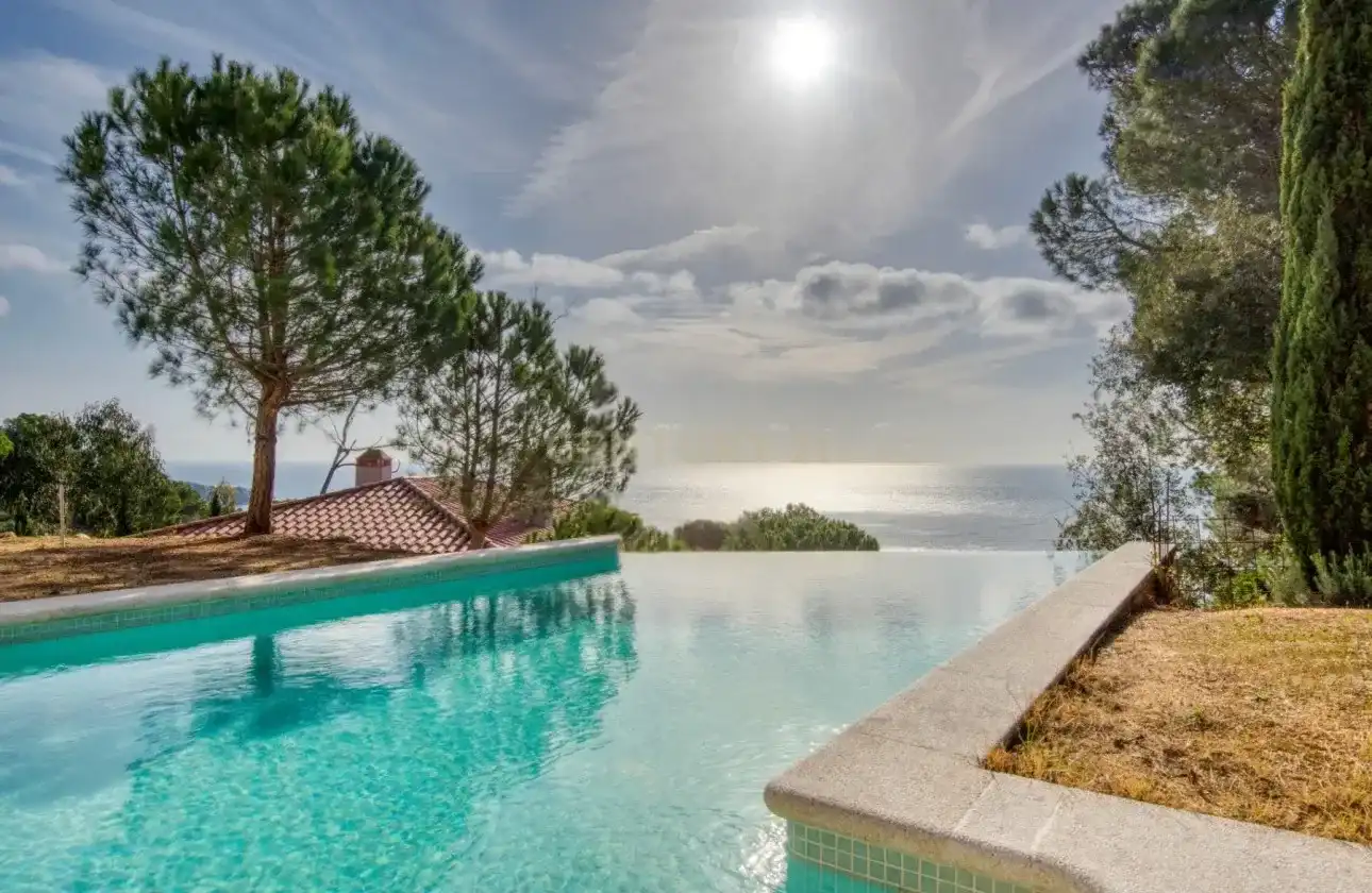 Casa amb piscina en venda a Puntabrava - Port Salvi