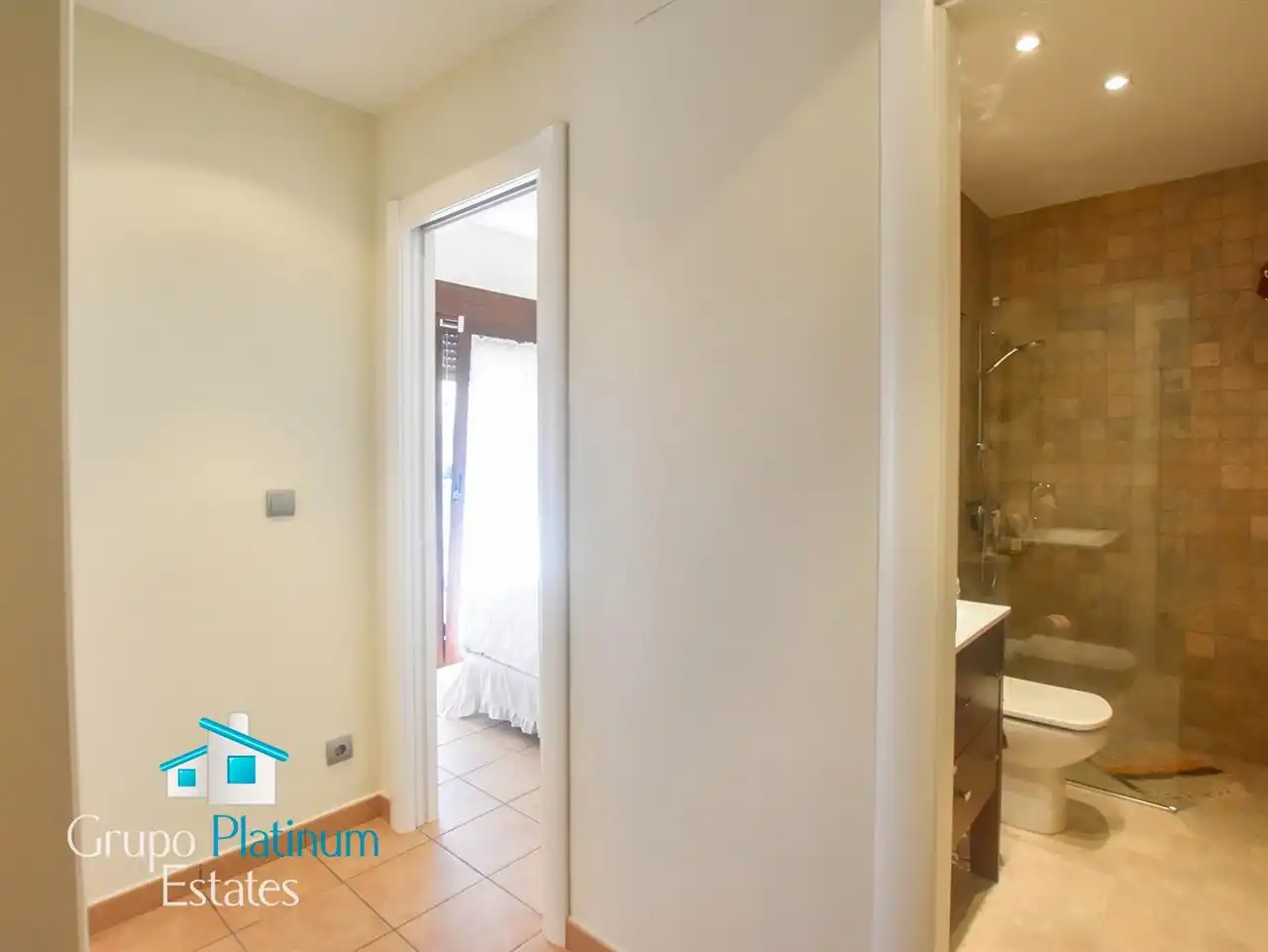 Badezimmer von Einfamilien-Reihenhaus zum Verkauf in Cúllar mit Klimaanlage, Heizung und Abstellraum