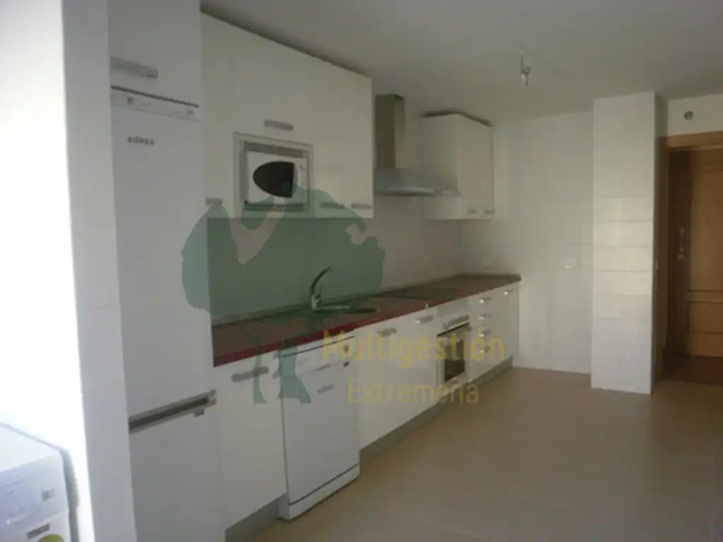 Cuina de Pis en venda en Cáceres amb Calefacció, Forn i Rentadora