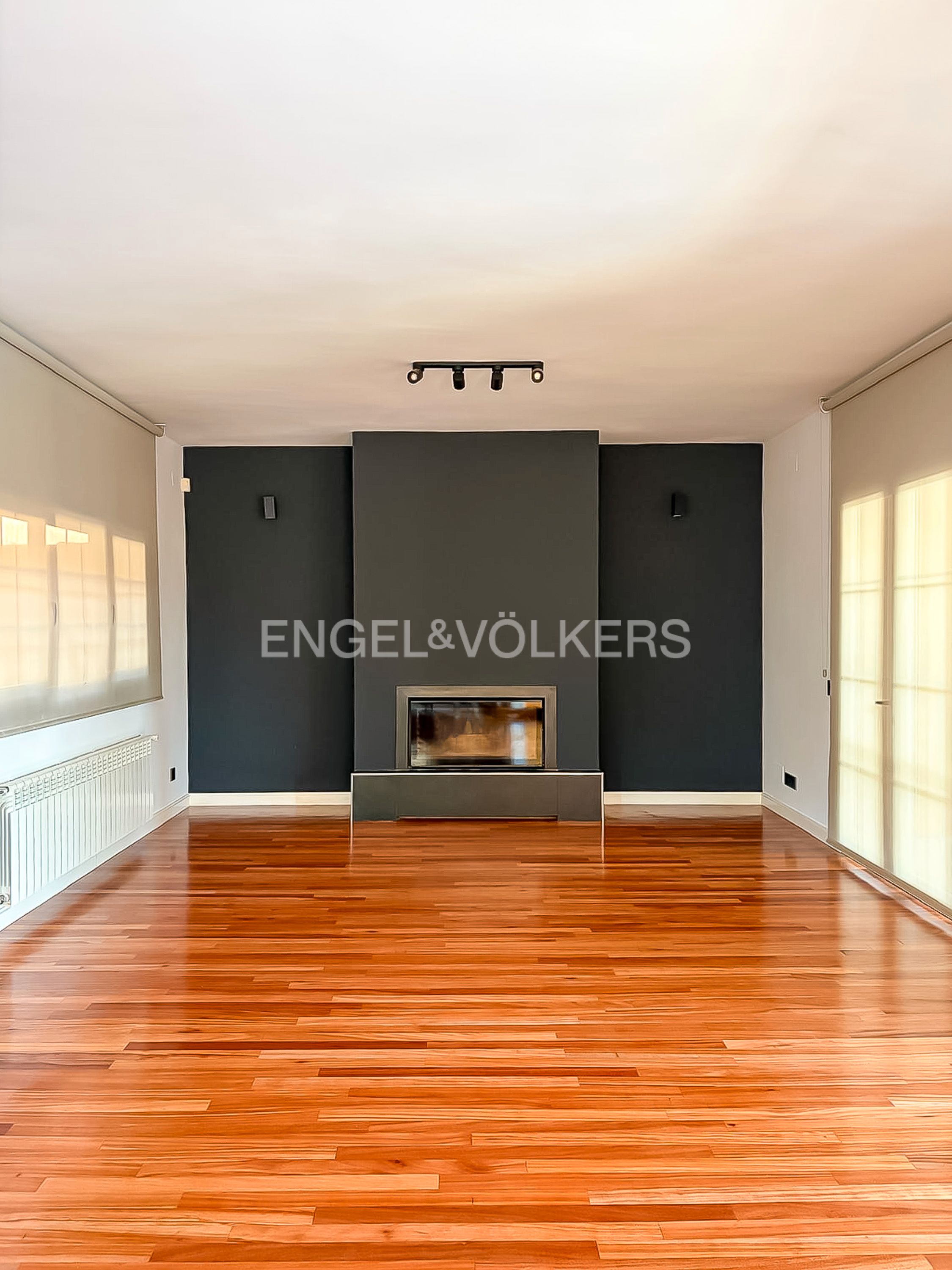 Sala de estar de Casa adosada de alquiler en Pozuelo de Alarcón con Aire acondicionado, Calefacción y Jardín privado