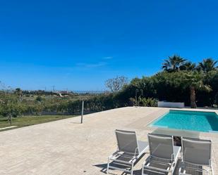 Piscina de Casa o xalet en venda en Estepona amb Aire condicionat, Jardí privat i Terrassa