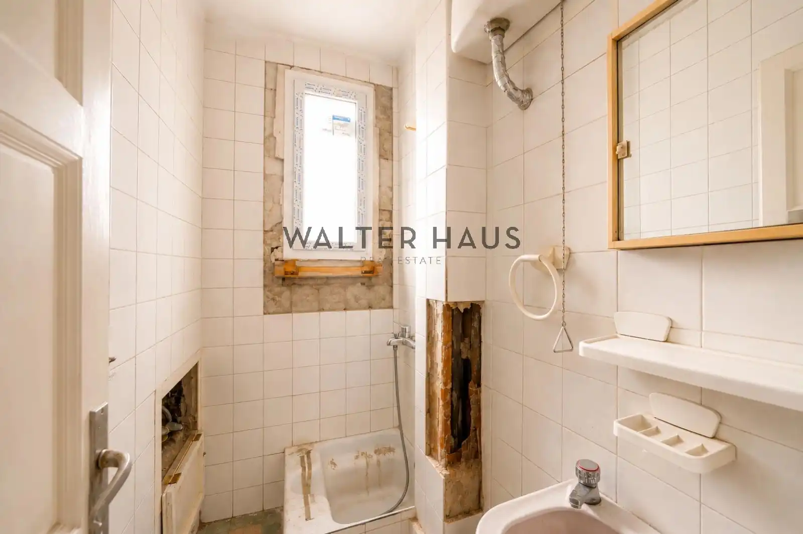 Bathroom of Flat for sale in Madrid  with Storage room