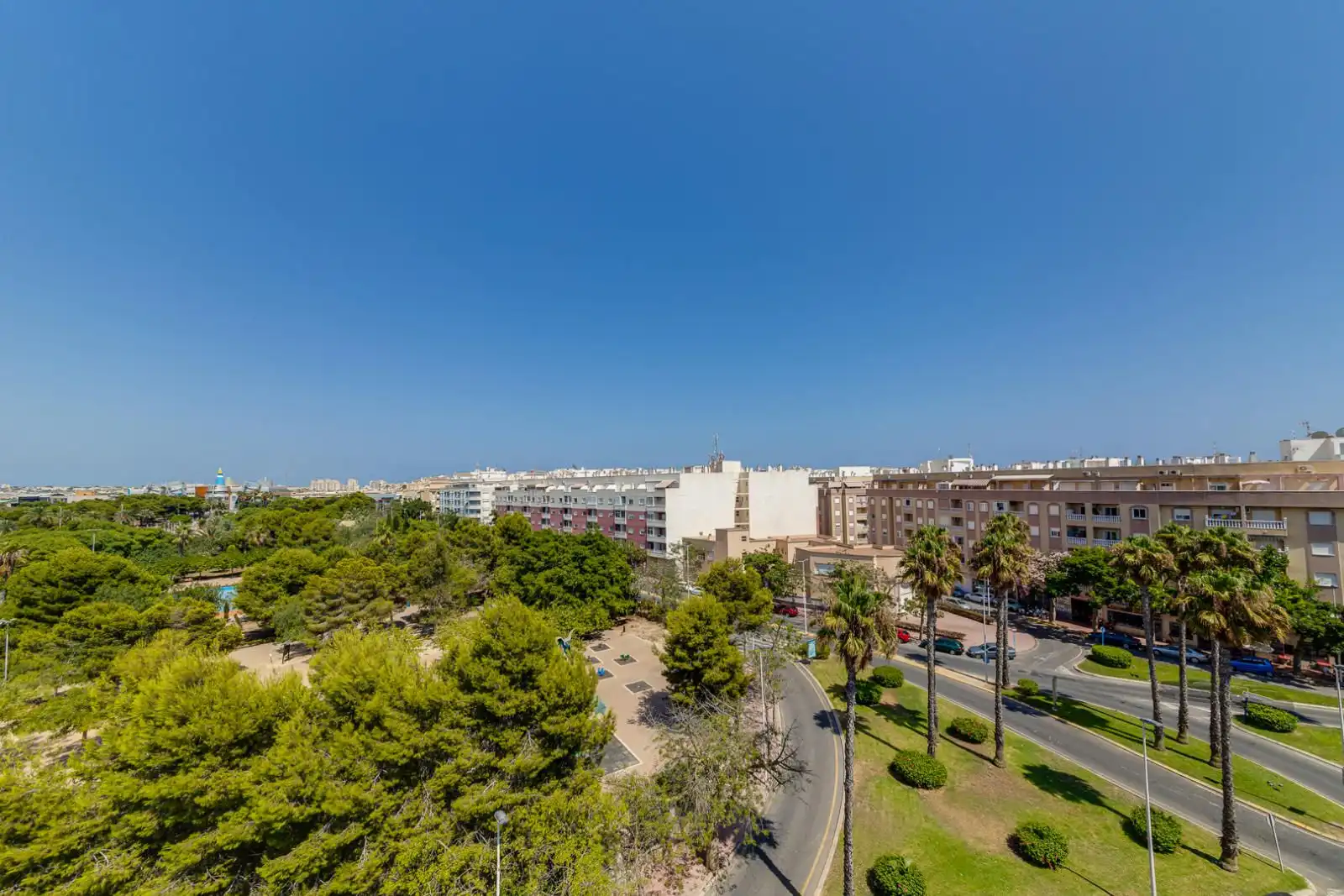 Vista exterior de Ático en venta en Torrevieja con Aire acondicionado, Terraza y Piscina