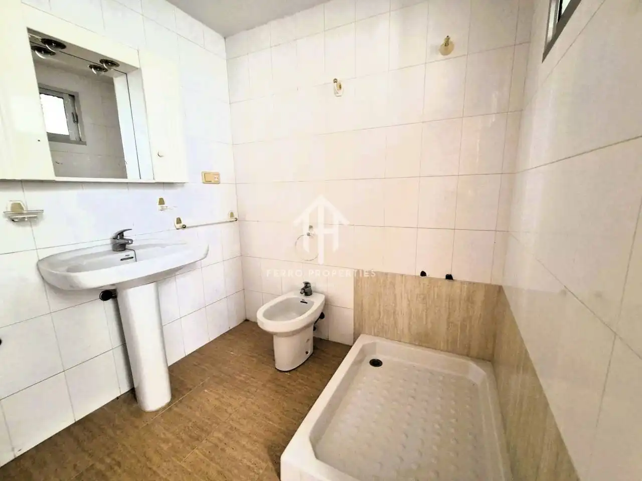 Bany de Casa o xalet en venda en Loja amb Jardí privat, Terrassa i Moblat