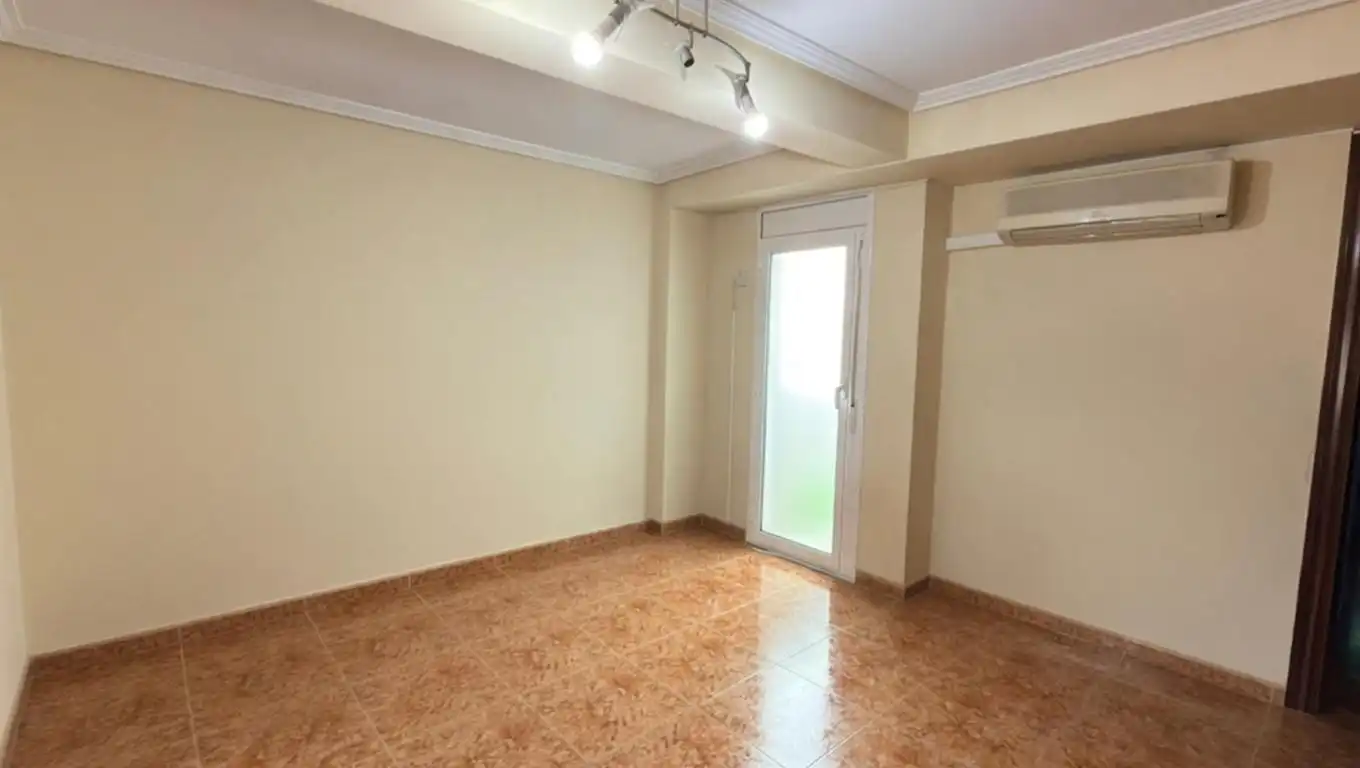 Piso en venta en L'Hospitalet de Llobregat con Aire acondicionado y Calefacción