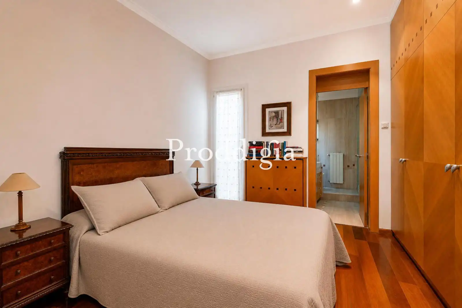 Schlafzimmer von Wohnung zum Verkauf in Barcelona mit Klimaanlage, Heizung und Privatgarten