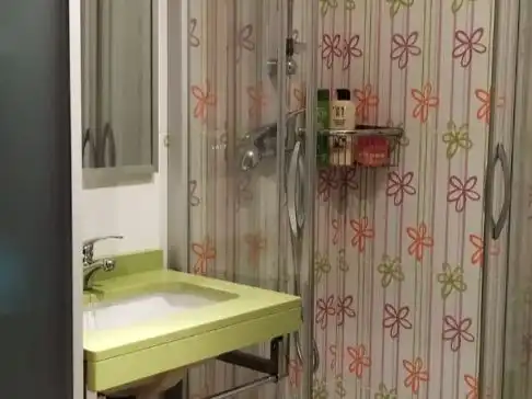 Bany de Pis de lloguer en Cangas  amb Calefacció, Parquet i Terrassa