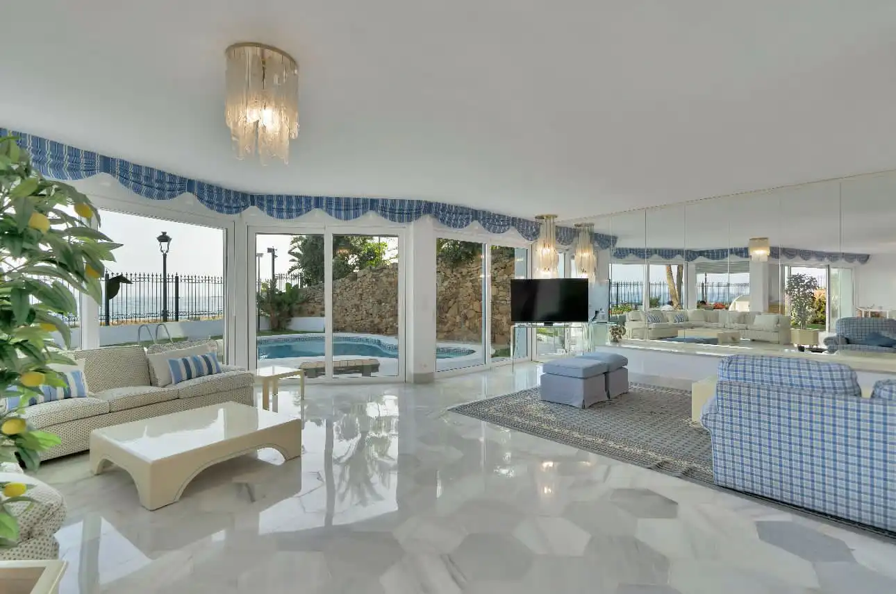 Sala d'estar de Casa o xalet de lloguer en Marbella amb Aire condicionat, Jardí privat i Terrassa