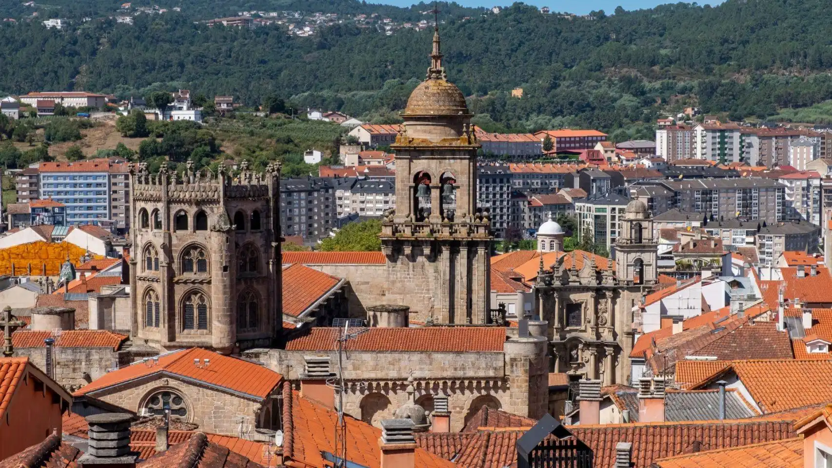 Außenansicht von Maisonette zum Verkauf in Ourense Capital  mit Heizung, Terrasse und Abstellraum