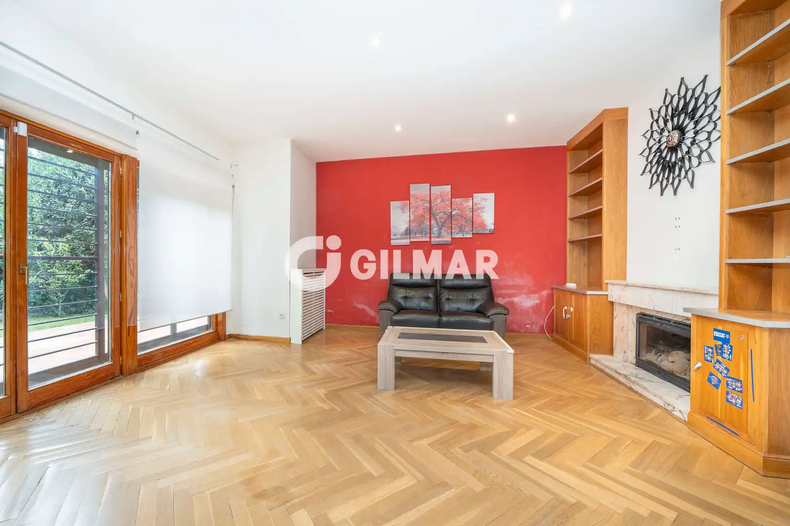 Sala d'estar de Casa o xalet en venda en Madrid amb Calefacció, Jardí privat i Piscina
