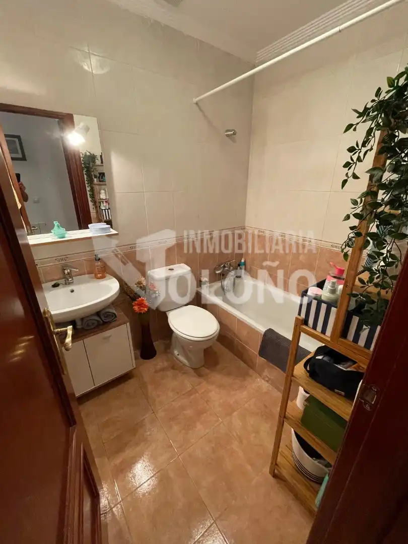 Baño de Casa o chalet en venta en Anguciana con Calefacción, Jardín privado y Parquet