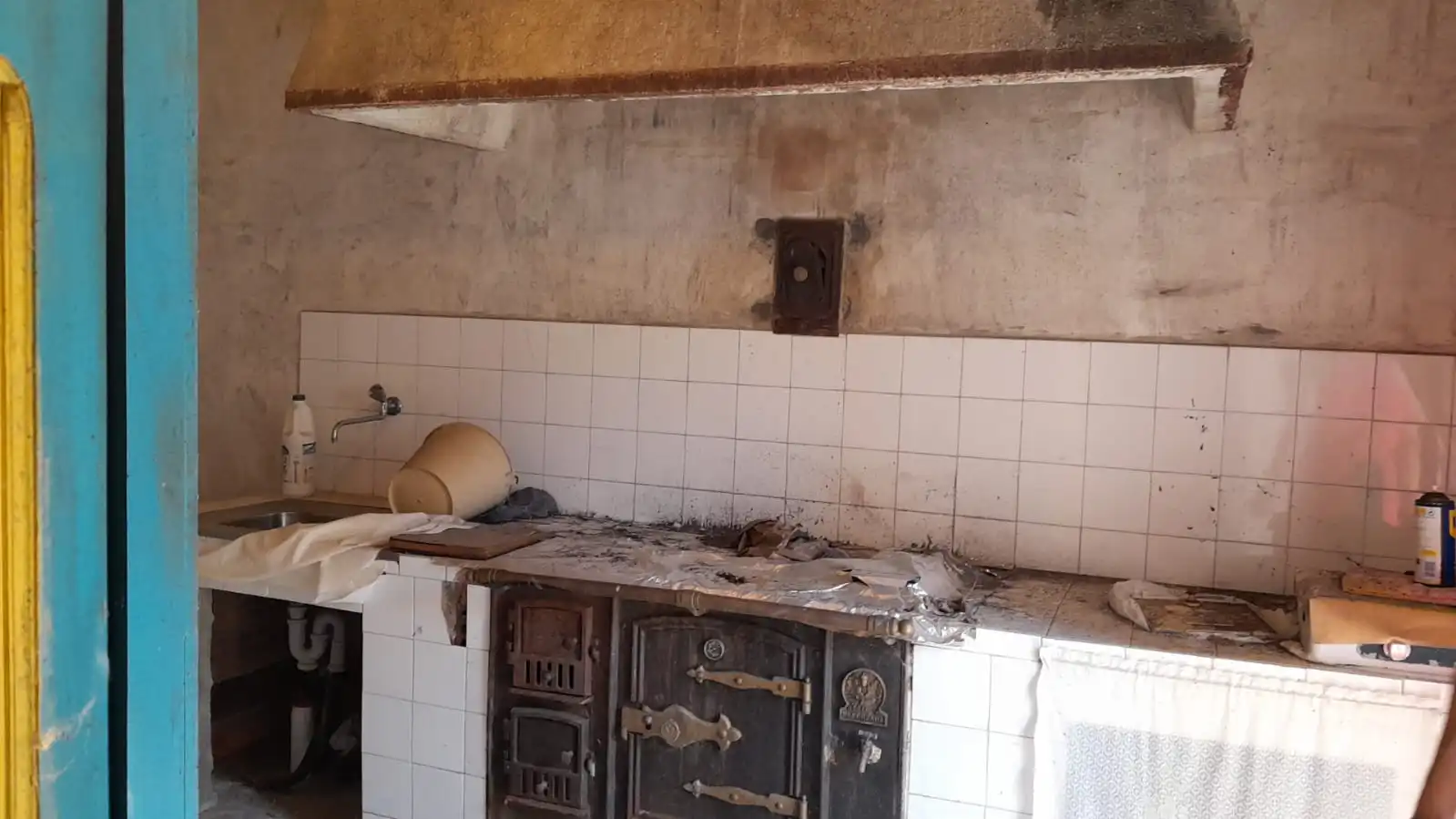 Kitchen of Houses for sale in Covelo  with Private garden