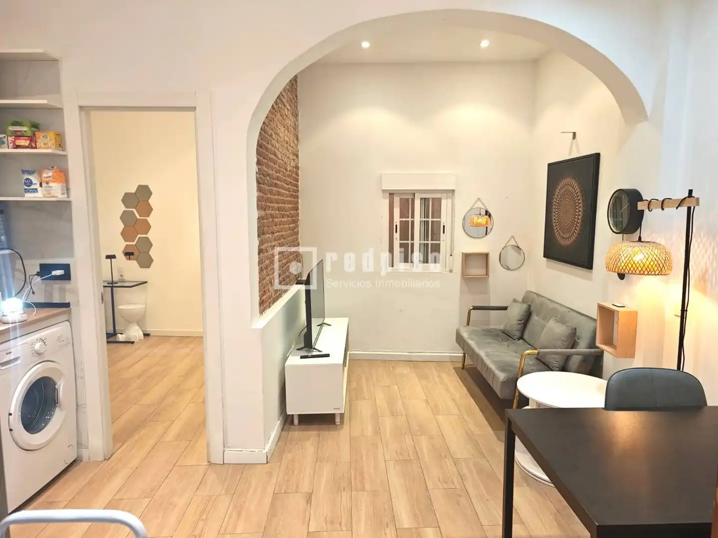 Dormitori de Apartament de lloguer en Madrid amb Calefacció i Moblat