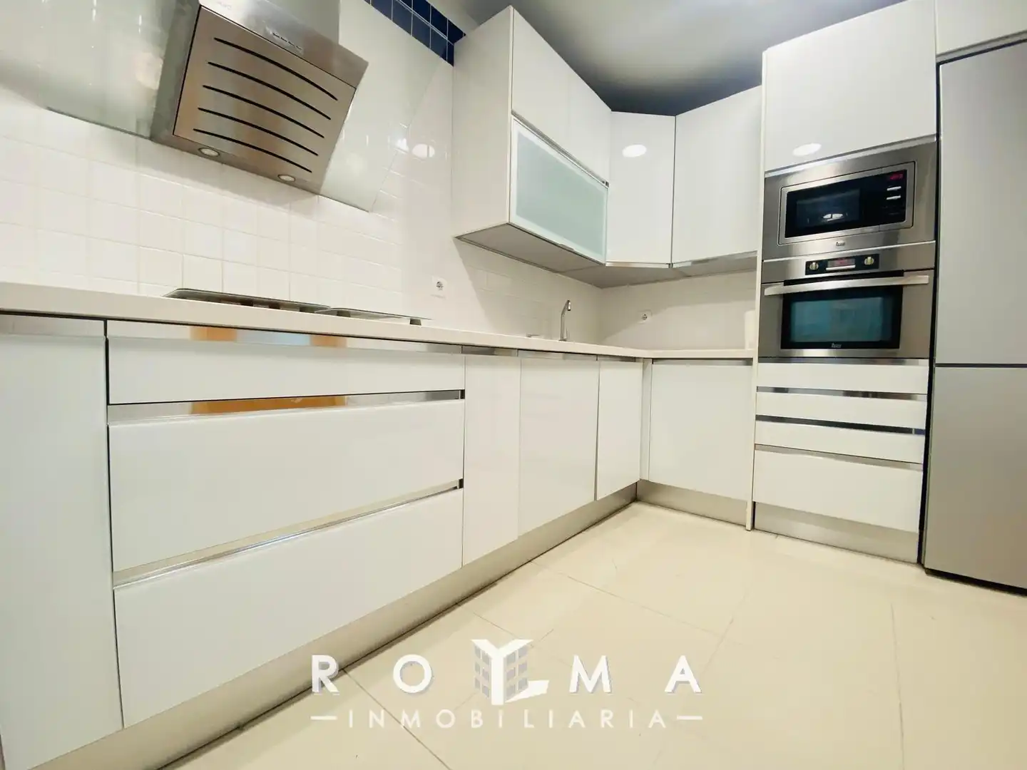 Cocina de Piso de alquiler en Montequinto con Aire acondicionado, Calefacción y Jardín privado