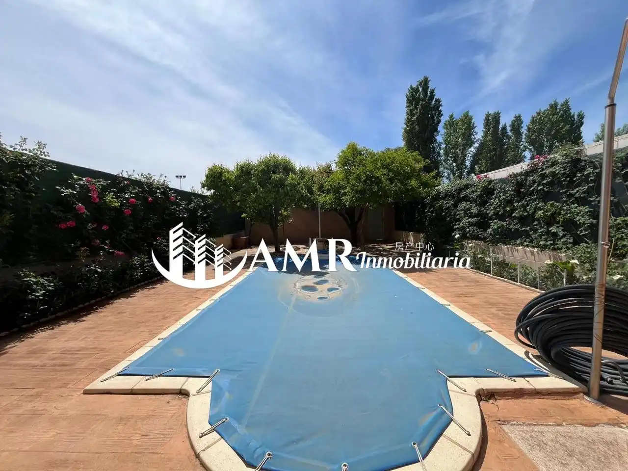 Piscina de Casa adosada en venta en Casarrubuelos con Aire acondicionado, Calefacción y Jardín privado