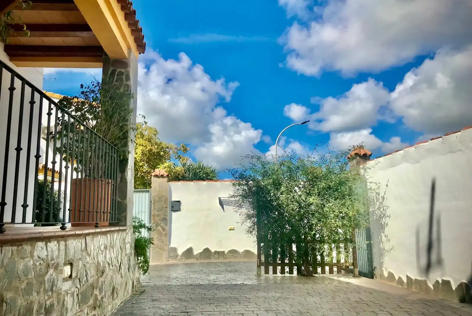Vista exterior de Casa adosada en venda en Chiclana de la Frontera