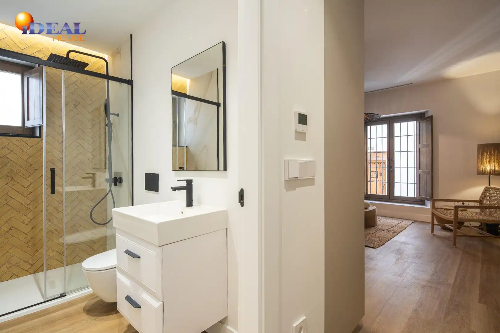 Bathroom of Flat for sale in Granada  with Air Conditioner
