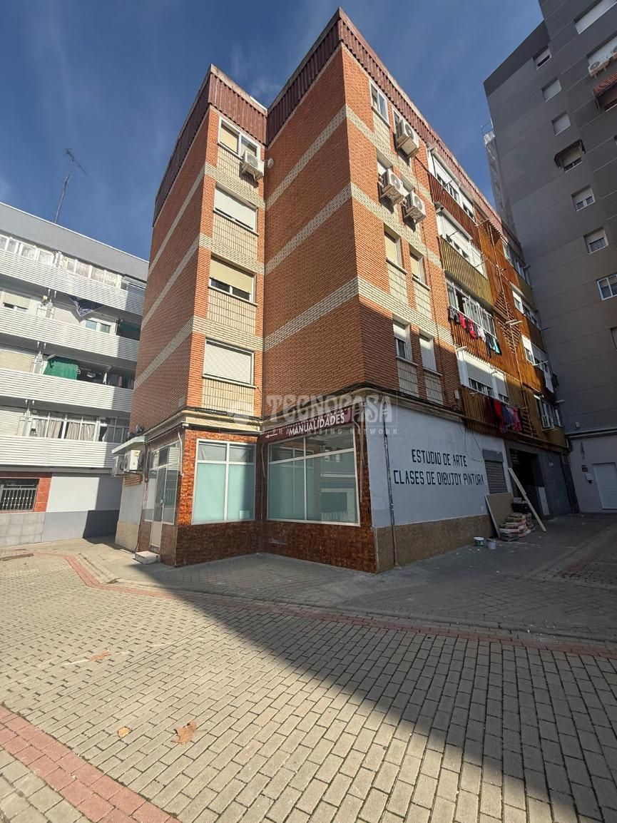 Exterior view of Premises to rent in Fuenlabrada  with Air Conditioner