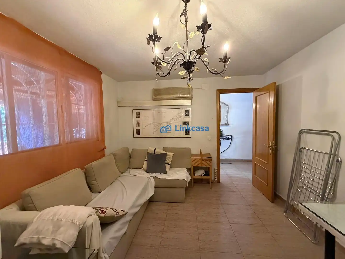 Sala de estar de Casa adosada en venta en Velilla de San Antonio con Aire acondicionado, Calefacción y Jardín privado